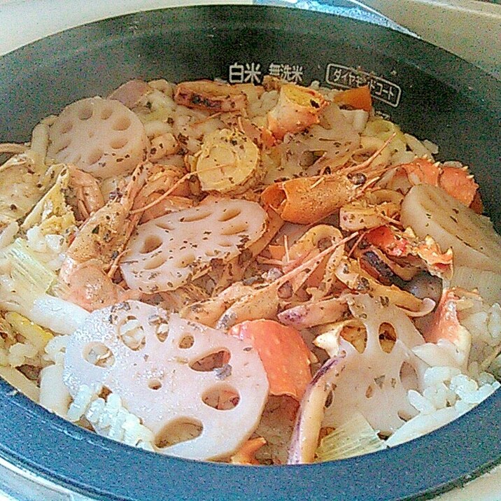 季節の野菜とホタテ蟹の炊き込みご飯